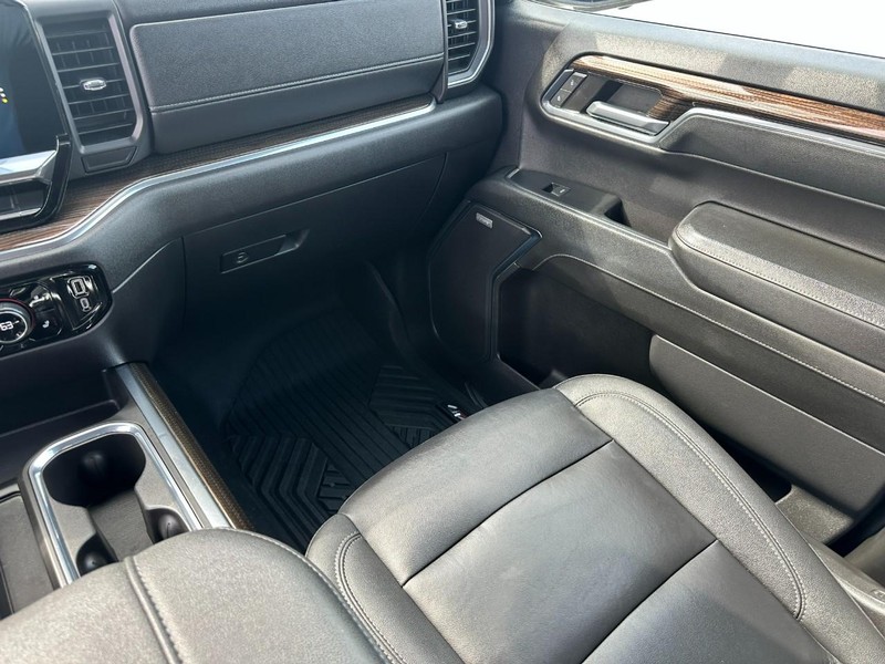 Chevrolet Silverado 1500 Vehicle Full-screen Gallery Image 15