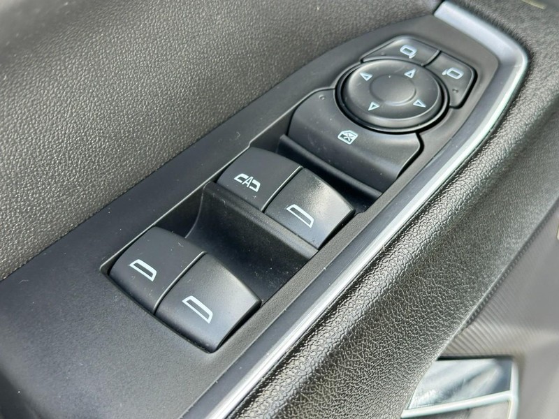 Chevrolet Silverado 1500 Vehicle Full-screen Gallery Image 16