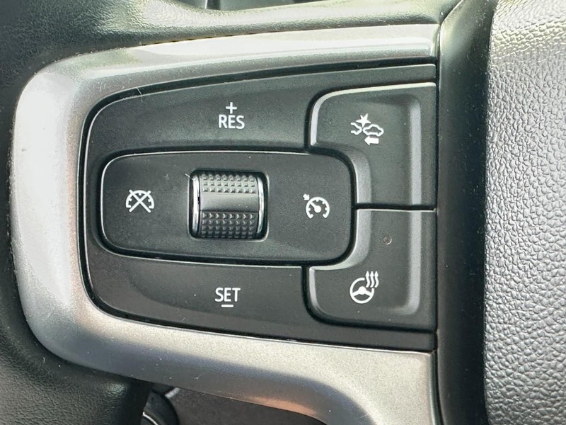 Chevrolet Silverado 1500 Vehicle Full-screen Gallery Image 18