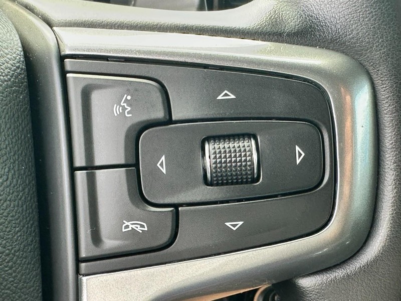 Chevrolet Silverado 1500 Vehicle Full-screen Gallery Image 19