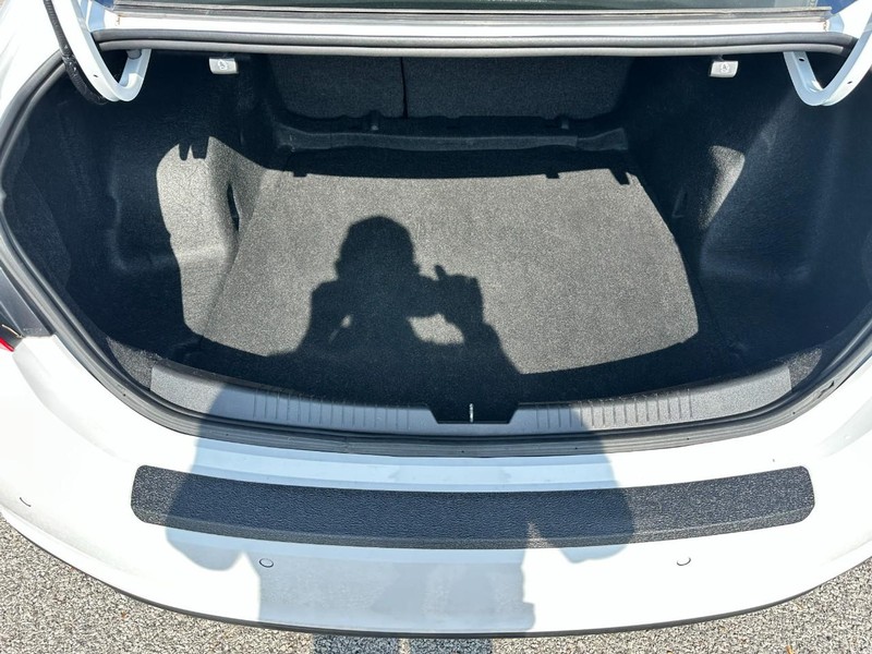 Chevrolet Malibu Vehicle Full-screen Gallery Image 5