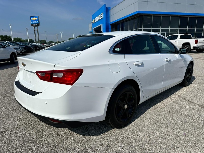 Chevrolet Malibu Vehicle Full-screen Gallery Image 6