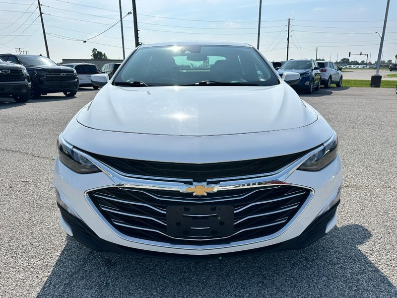 Chevrolet Malibu Vehicle Full-screen Gallery Image 9