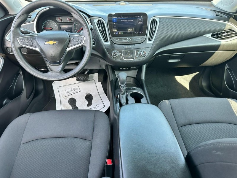 Chevrolet Malibu Vehicle Full-screen Gallery Image 11