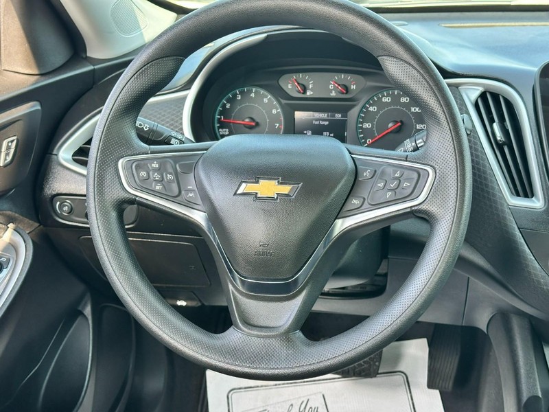 Chevrolet Malibu Vehicle Full-screen Gallery Image 12