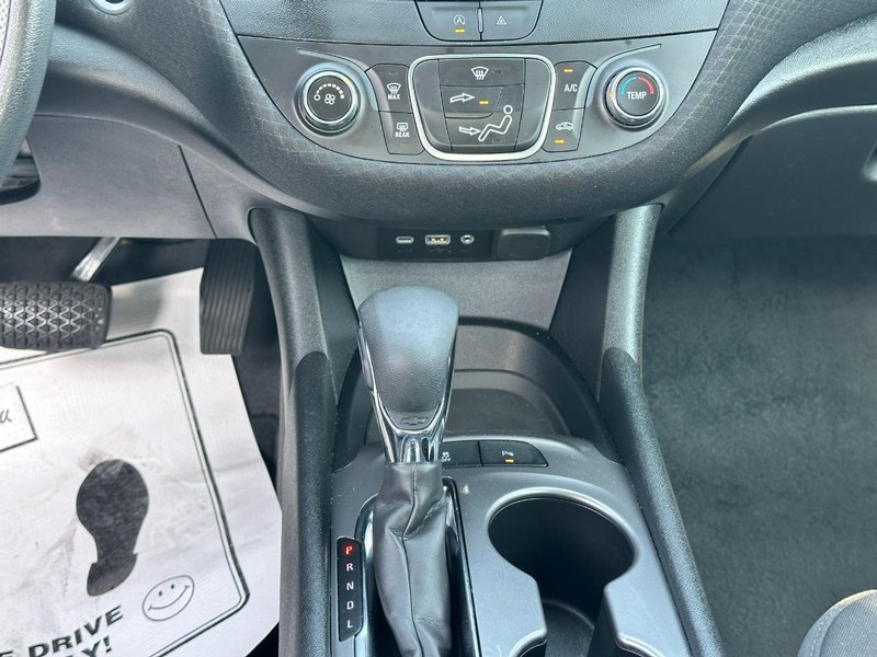 Chevrolet Malibu Vehicle Full-screen Gallery Image 14