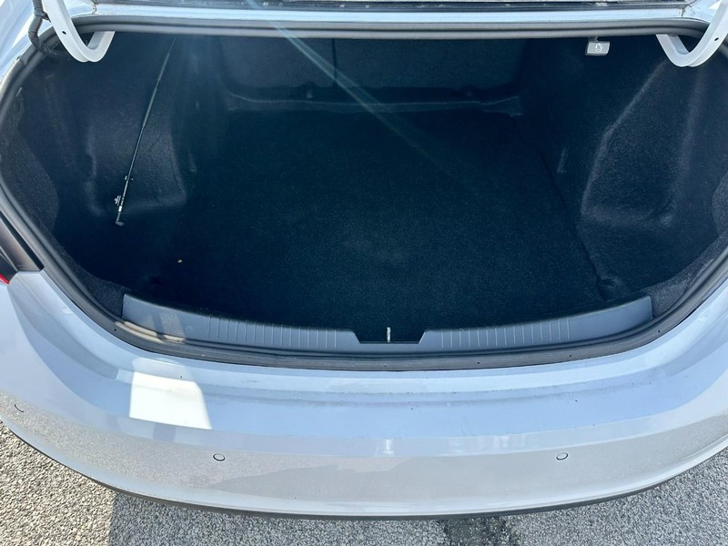 Chevrolet Malibu Vehicle Full-screen Gallery Image 5