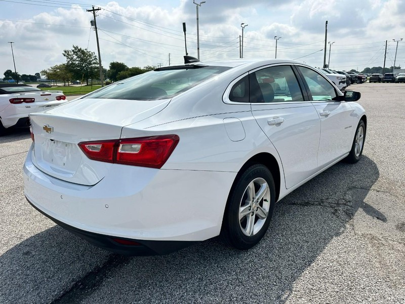 Chevrolet Malibu Vehicle Full-screen Gallery Image 6