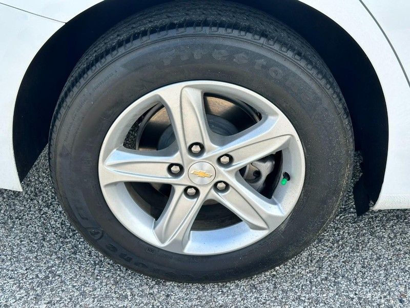 Chevrolet Malibu Vehicle Full-screen Gallery Image 7