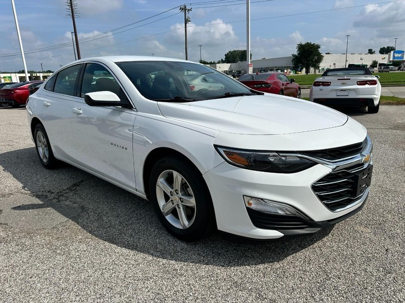 Chevrolet Malibu Vehicle Full-screen Gallery Image 8