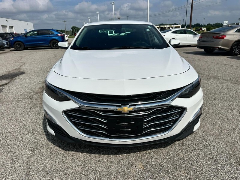 Chevrolet Malibu Vehicle Full-screen Gallery Image 9