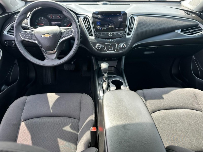 Chevrolet Malibu Vehicle Full-screen Gallery Image 11