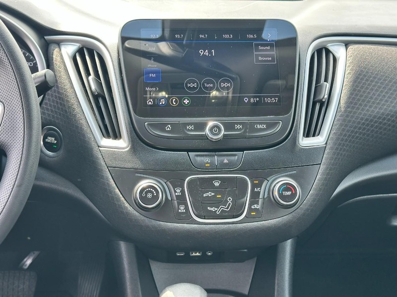 Chevrolet Malibu Vehicle Full-screen Gallery Image 13