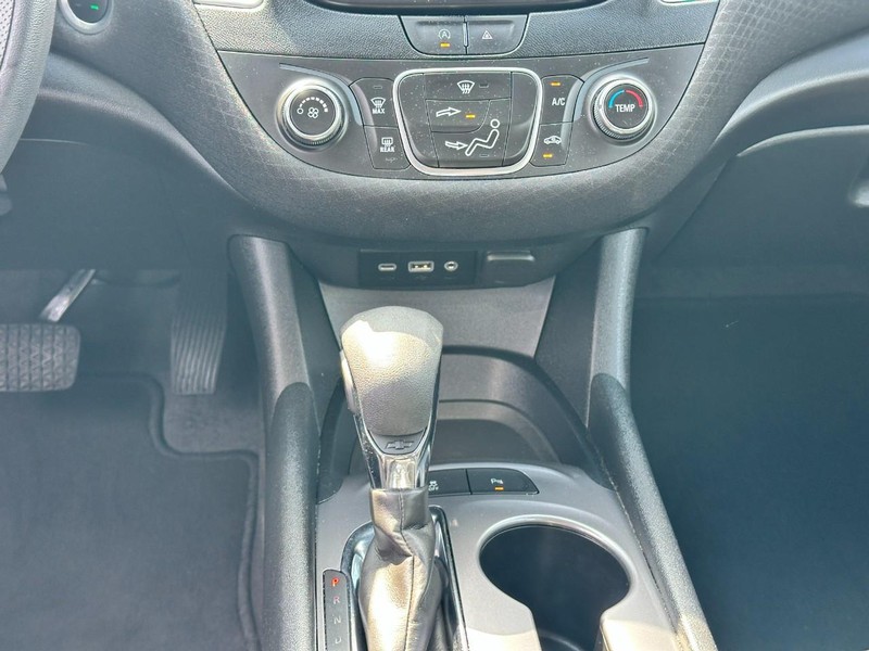 Chevrolet Malibu Vehicle Full-screen Gallery Image 14