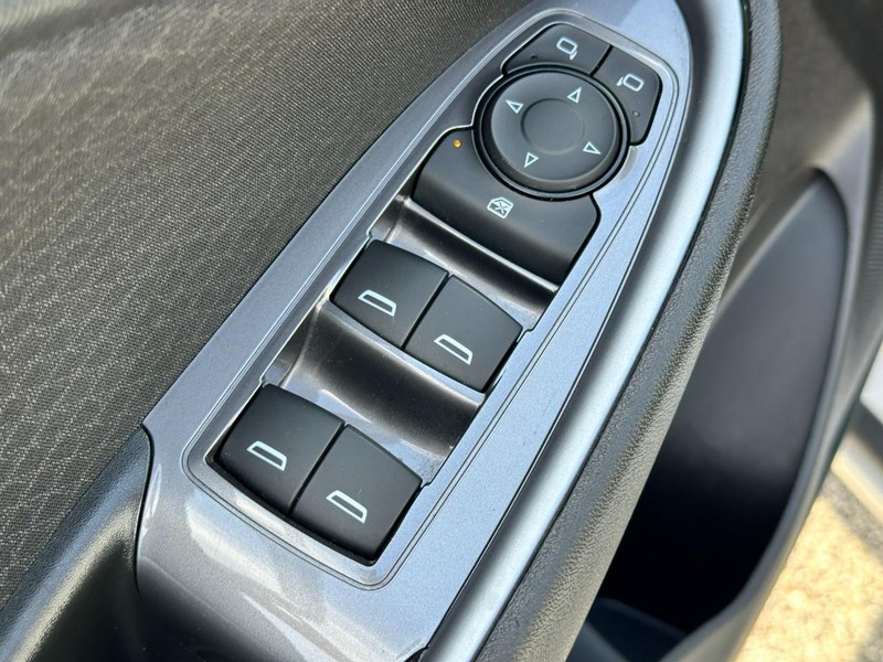 Chevrolet Malibu Vehicle Full-screen Gallery Image 16