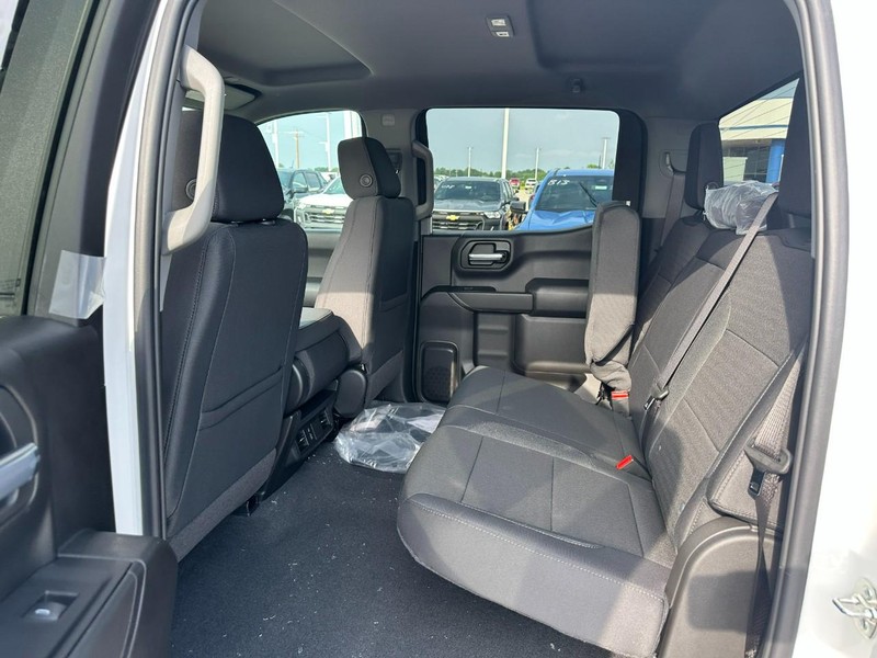 Chevrolet Silverado 1500 Vehicle Full-screen Gallery Image 4