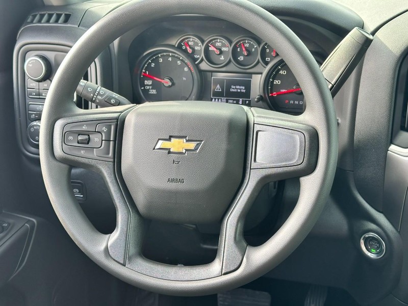 Chevrolet Silverado 1500 Vehicle Full-screen Gallery Image 6