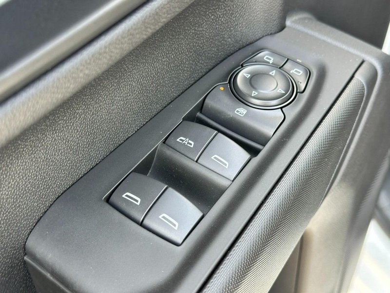 Chevrolet Silverado 1500 Vehicle Full-screen Gallery Image 9
