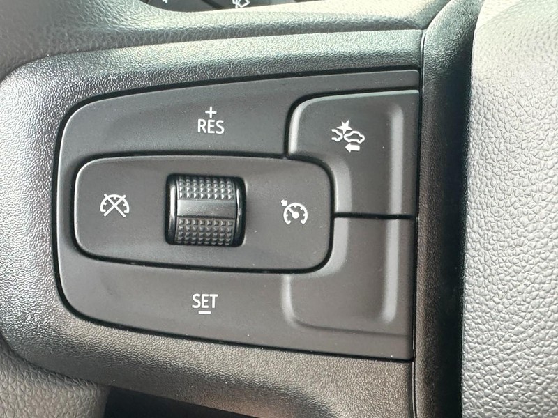 Chevrolet Silverado 1500 Vehicle Full-screen Gallery Image 11
