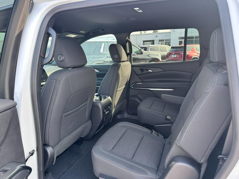 Chevrolet Traverse Vehicle Full-screen Gallery Image 4