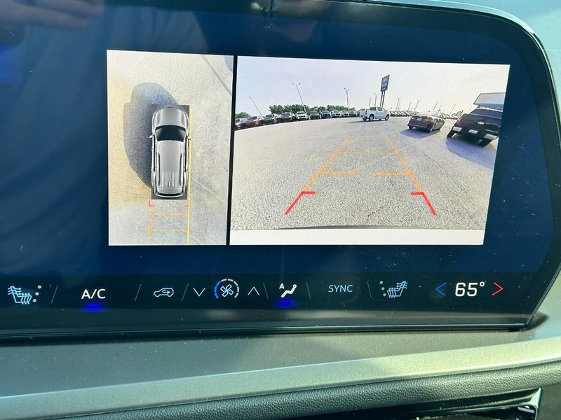 Chevrolet Traverse Vehicle Full-screen Gallery Image 14