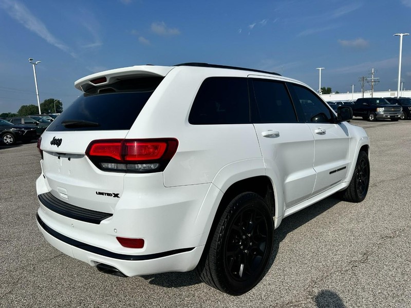 Jeep Grand Cherokee Vehicle Full-screen Gallery Image 7