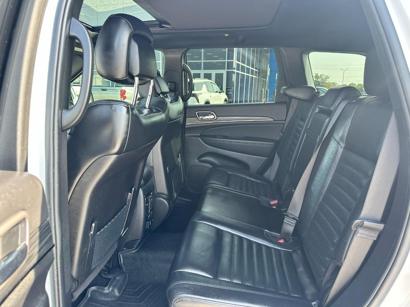 Jeep Grand Cherokee Vehicle Full-screen Gallery Image 10