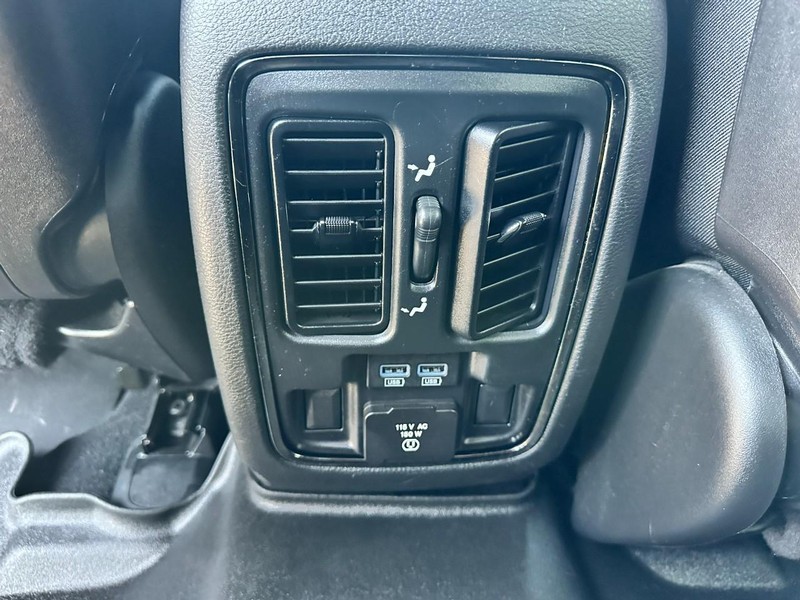 Jeep Grand Cherokee Vehicle Full-screen Gallery Image 11