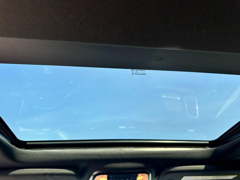 Jeep Grand Cherokee Vehicle Full-screen Gallery Image 12