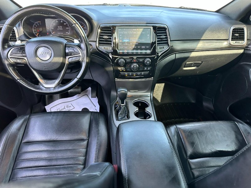 Jeep Grand Cherokee Vehicle Full-screen Gallery Image 13