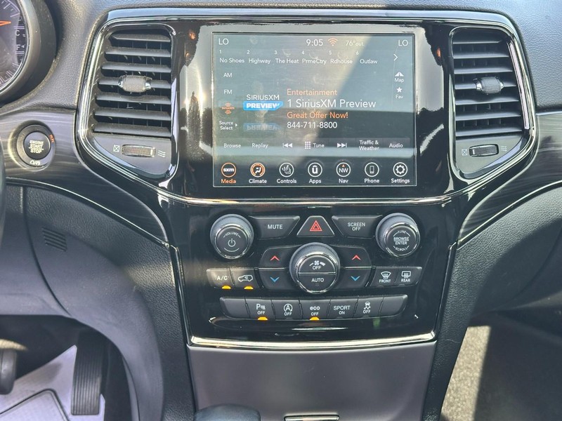 Jeep Grand Cherokee Vehicle Full-screen Gallery Image 15