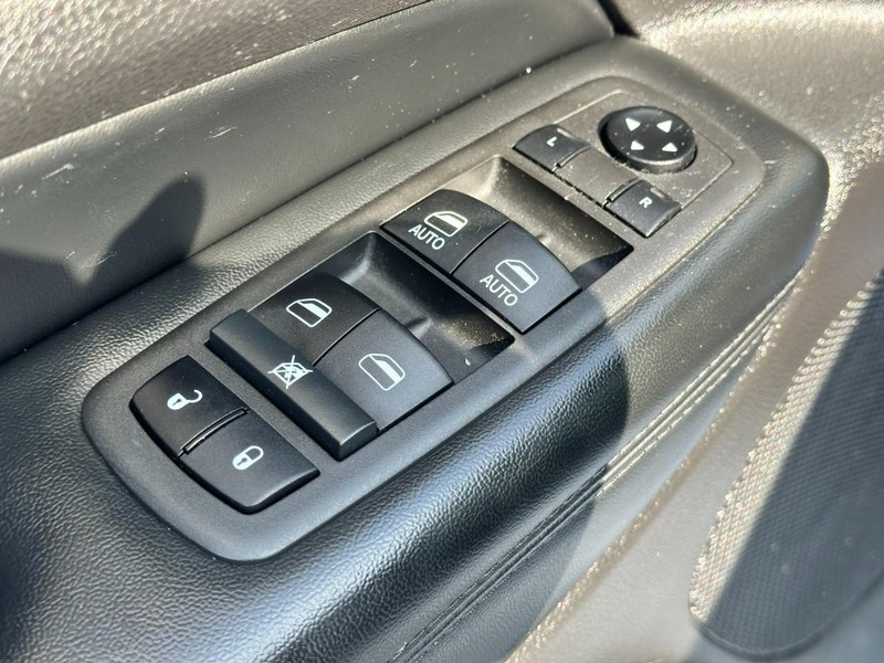 Jeep Grand Cherokee Vehicle Full-screen Gallery Image 18