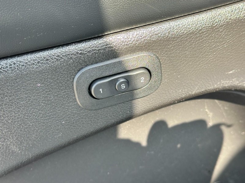 Jeep Grand Cherokee Vehicle Full-screen Gallery Image 19