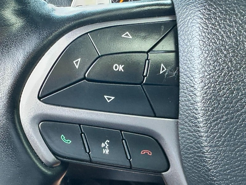 Jeep Grand Cherokee Vehicle Full-screen Gallery Image 21