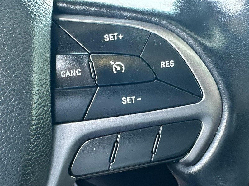 Jeep Grand Cherokee Vehicle Full-screen Gallery Image 22