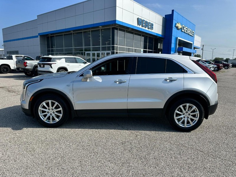 Cadillac XT4 Vehicle Full-screen Gallery Image 02