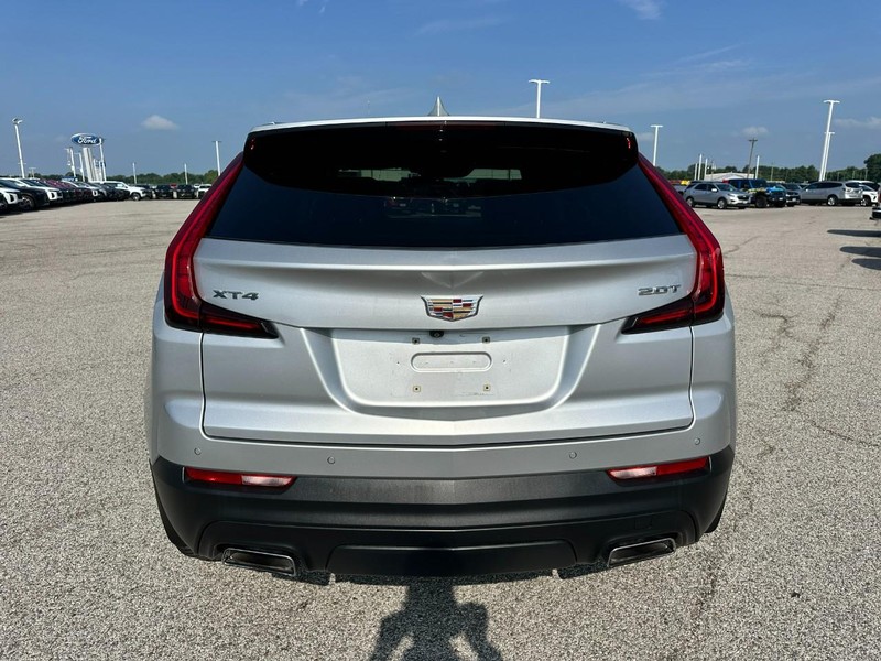 Cadillac XT4 Vehicle Full-screen Gallery Image 04