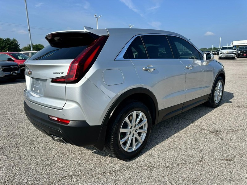 Cadillac XT4 Vehicle Full-screen Gallery Image 06