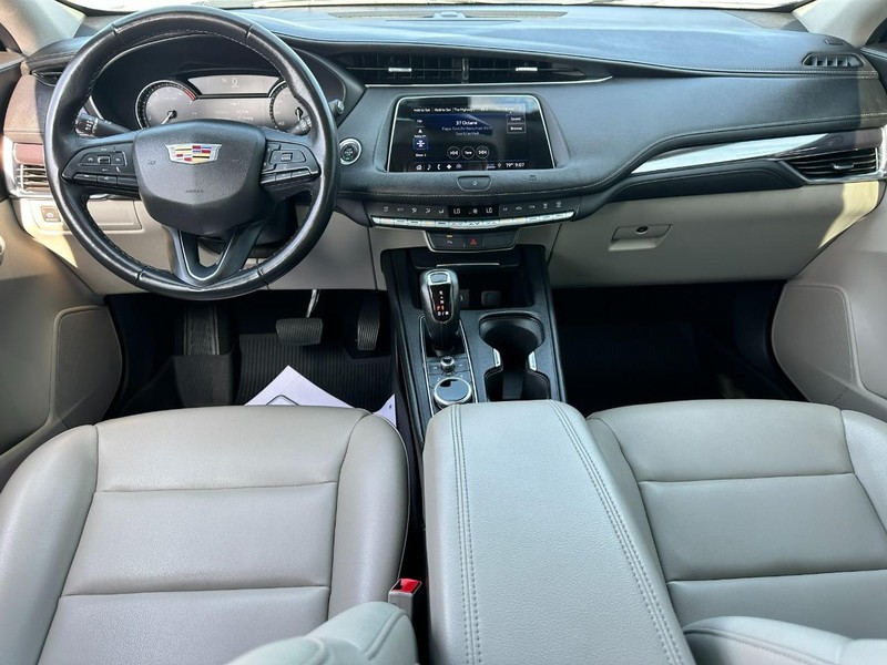 Cadillac XT4 Vehicle Full-screen Gallery Image 11
