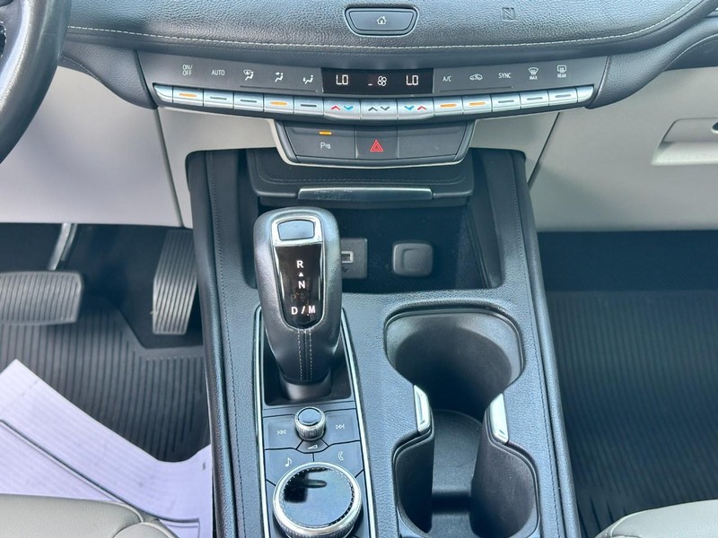 Cadillac XT4 Vehicle Full-screen Gallery Image 14