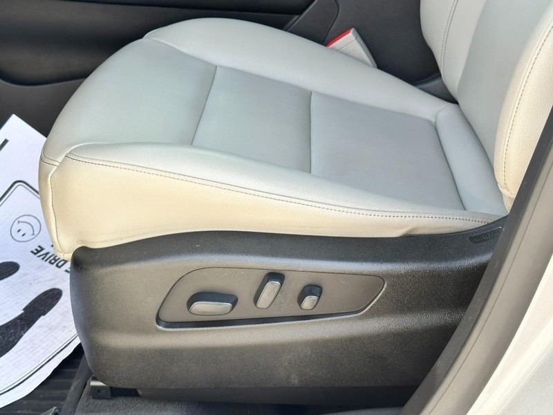 Cadillac XT4 Vehicle Full-screen Gallery Image 17