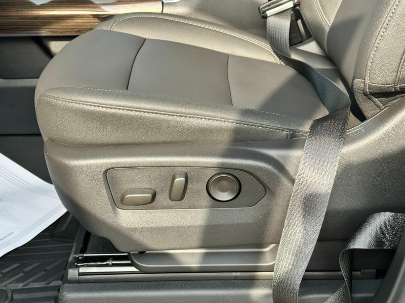 Chevrolet Silverado 1500 Vehicle Full-screen Gallery Image 10