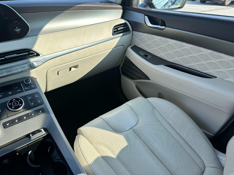 Hyundai Palisade Vehicle Full-screen Gallery Image 18