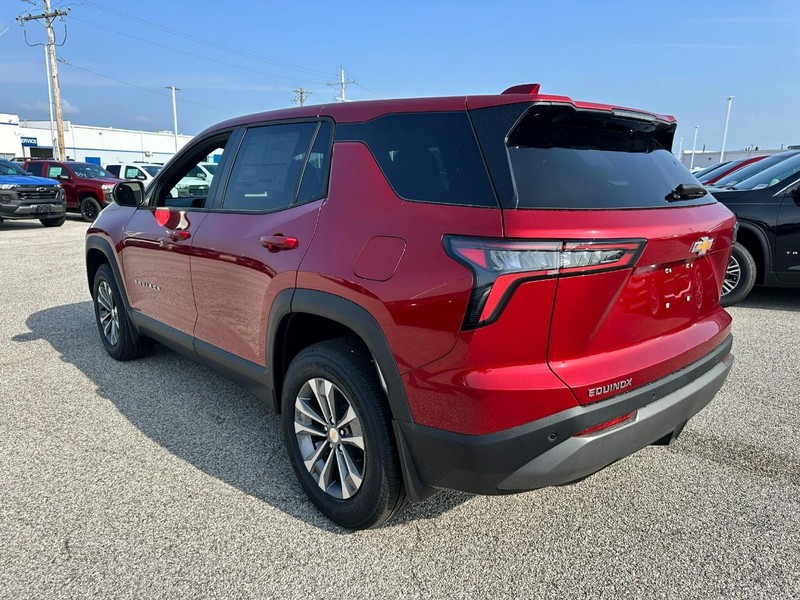 Chevrolet Equinox Vehicle Full-screen Gallery Image 3