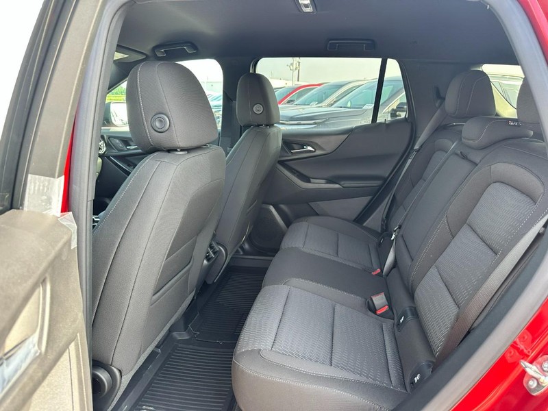 Chevrolet Equinox Vehicle Full-screen Gallery Image 4