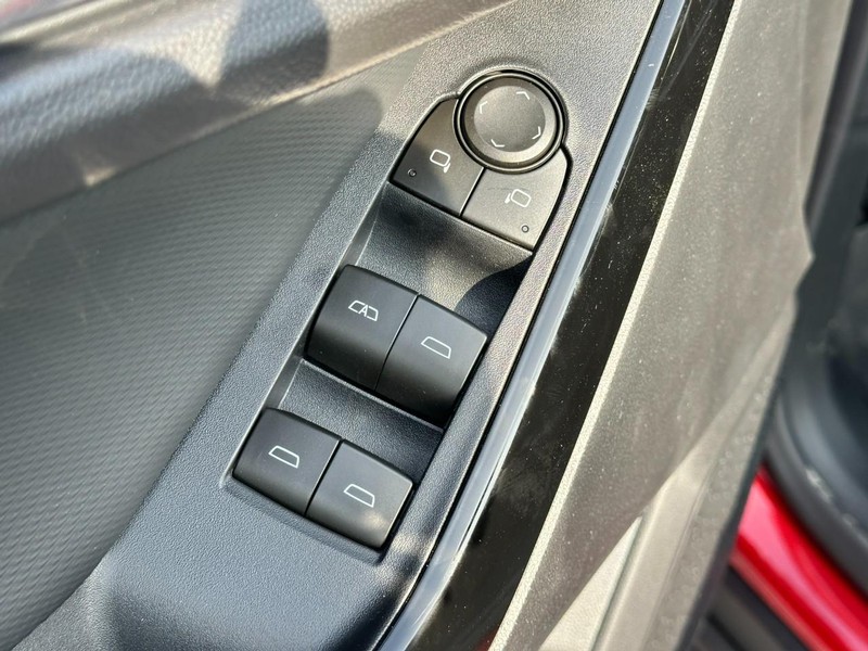 Chevrolet Equinox Vehicle Full-screen Gallery Image 9
