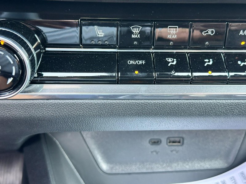 Chevrolet Equinox Vehicle Full-screen Gallery Image 13