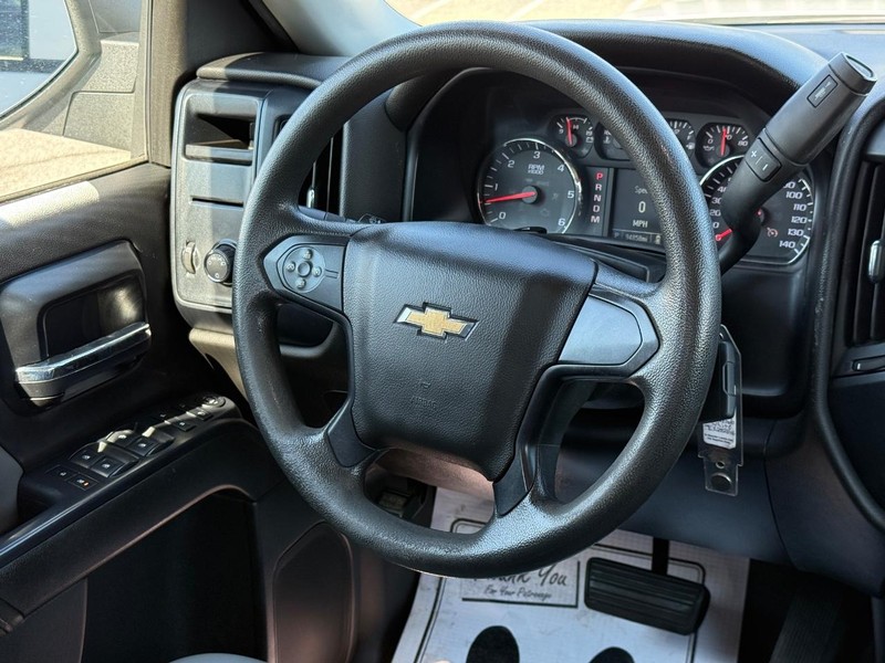 Chevrolet Silverado 1500 Vehicle Full-screen Gallery Image 12