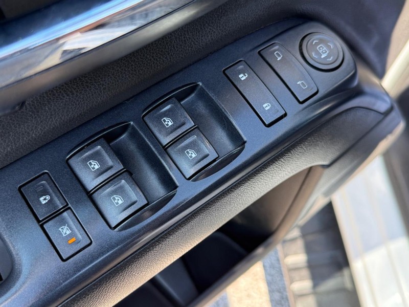 Chevrolet Silverado 1500 Vehicle Full-screen Gallery Image 14