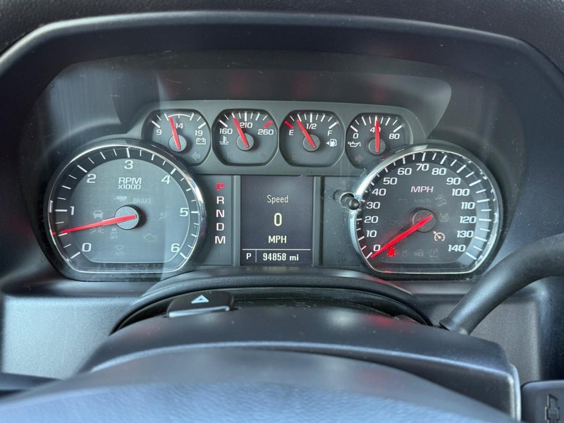 Chevrolet Silverado 1500 Vehicle Full-screen Gallery Image 17